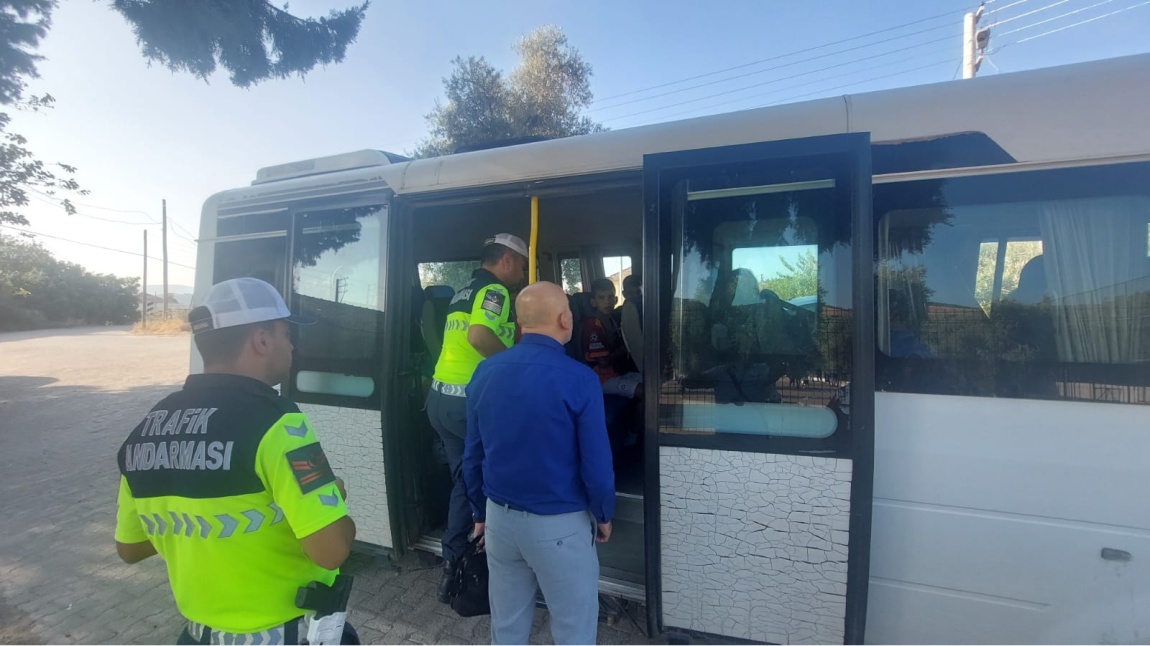 İlçemiz Trafik Jandarma Ekipleri Taşıma Servislerini Denetledi